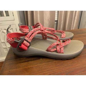 Chacos pink and white sandals size women’s 5, very good condition